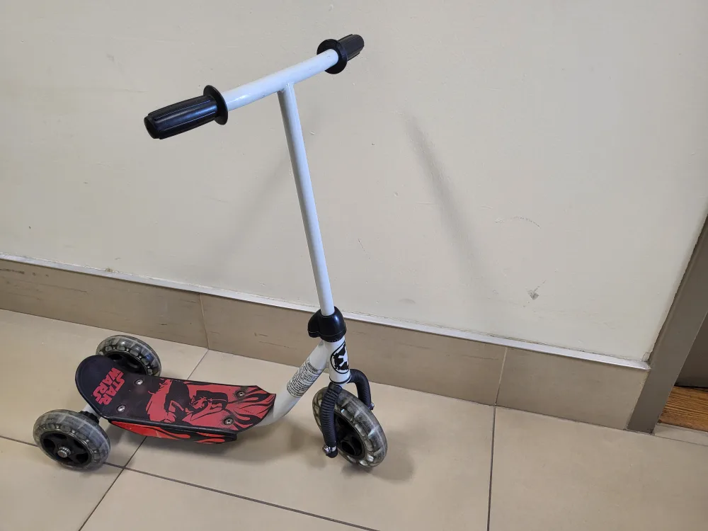 Star Wars Scooter 3 wheeler- up to 6 years Kids Ride On image indicator(3)
