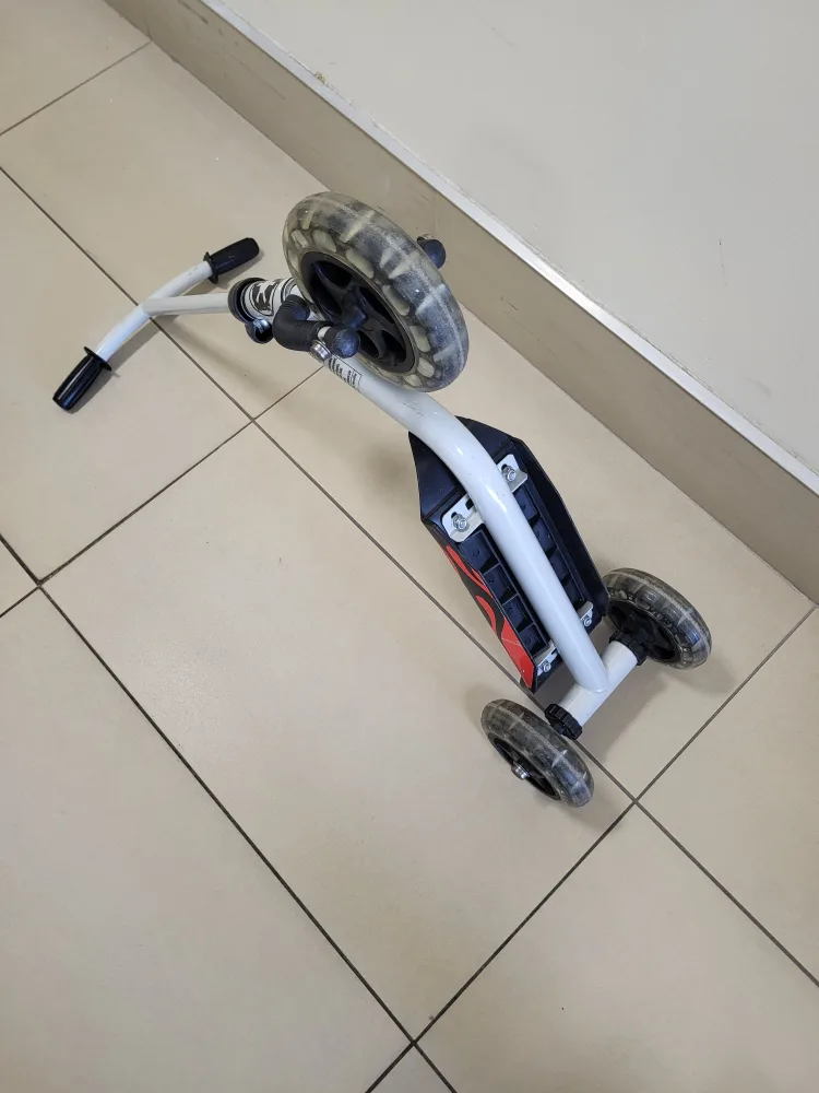 Star Wars Scooter 3 wheeler- up to 6 years Kids Ride On image indicator(4)