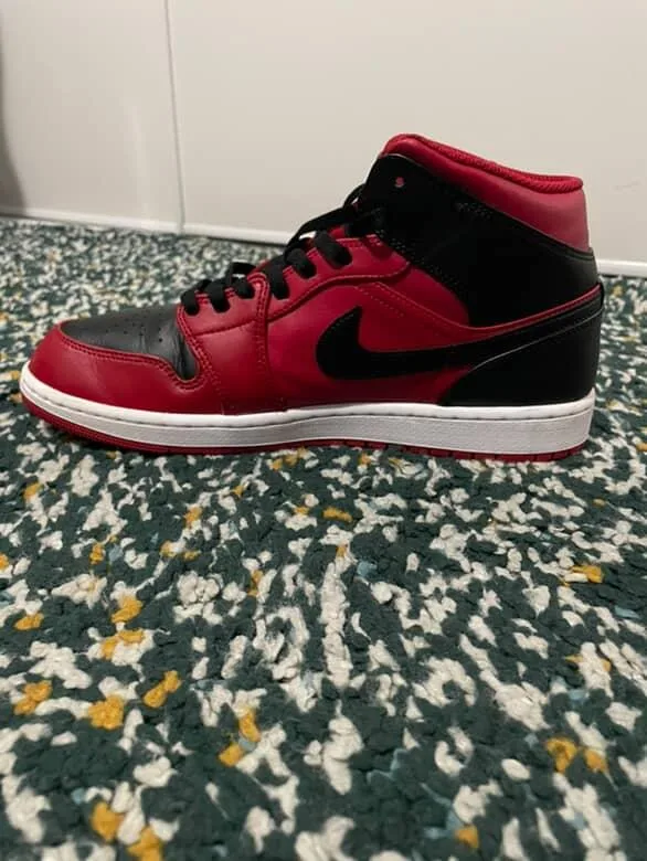 Air Jordan 1 Mid Red Black image indicator(6)