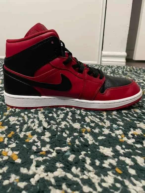 Air Jordan 1 Mid Red Black image indicator(8)