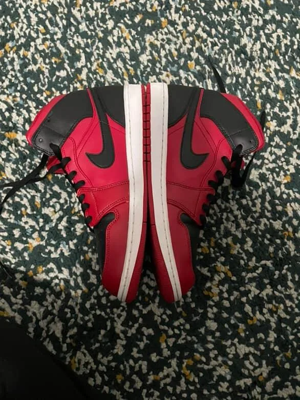 Air Jordan 1 Mid Red Black image indicator(9)