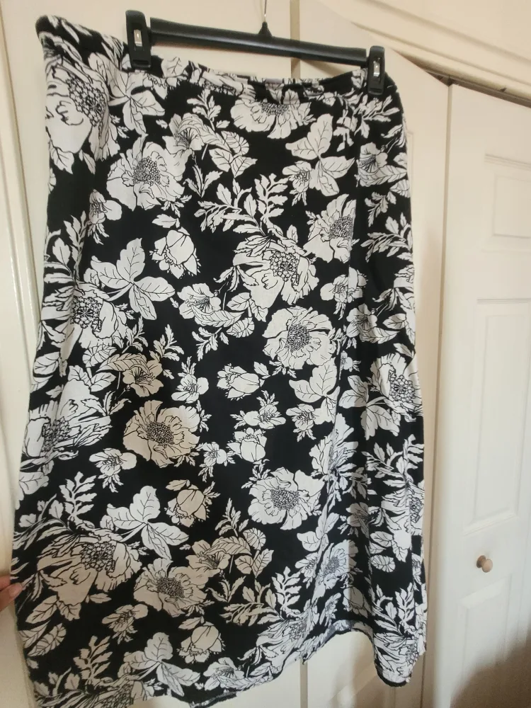 Old Navy XXL Floral Maxi Skirt - Black & White thumbnail