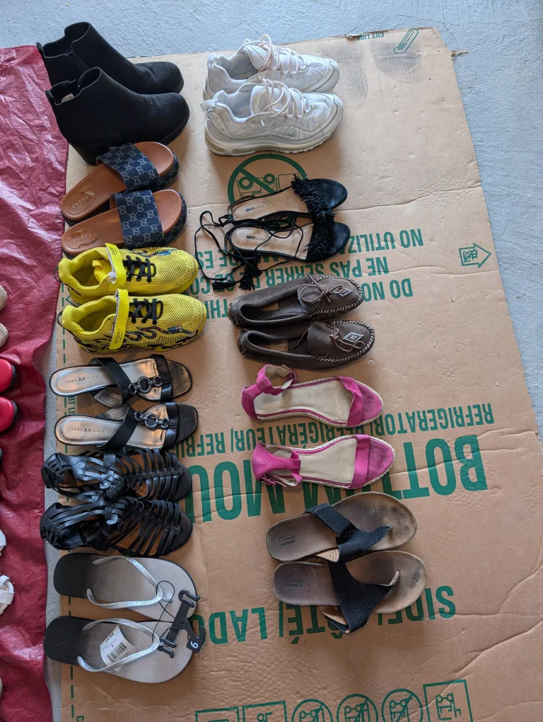 garage sales . kids shoes and adults shoe image indicator(3)
