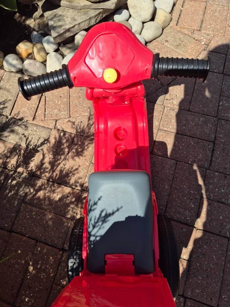 Red Scooter Ride On Toy thumbnail