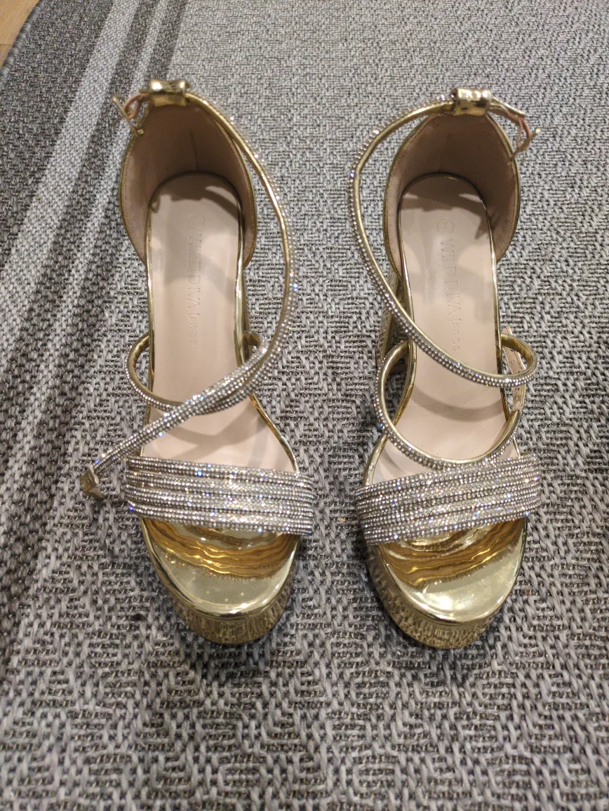 Fashion Nova Gold Heels, Size 7 thumbnail