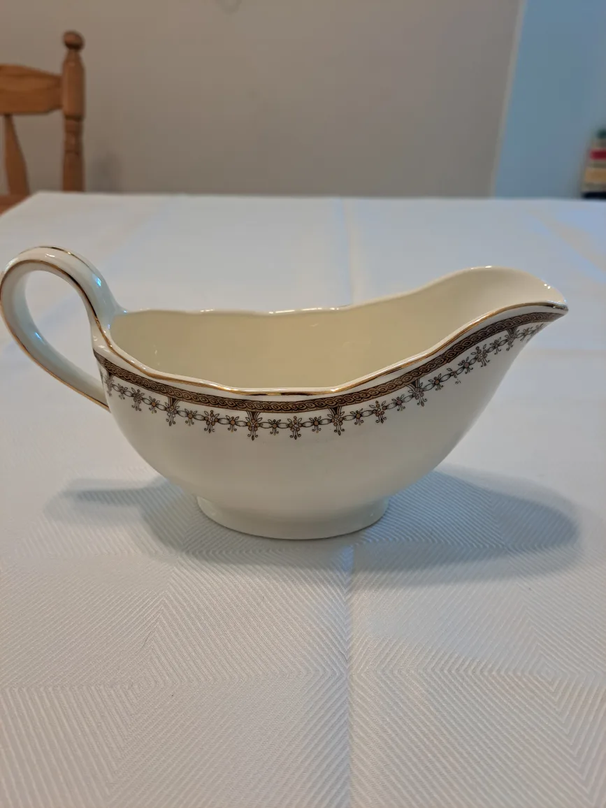 Grindley Cream Petal Gravy Boat thumbnail