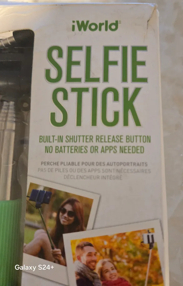iWorld Selfie Stick - Extends to 36 Inches thumbnail