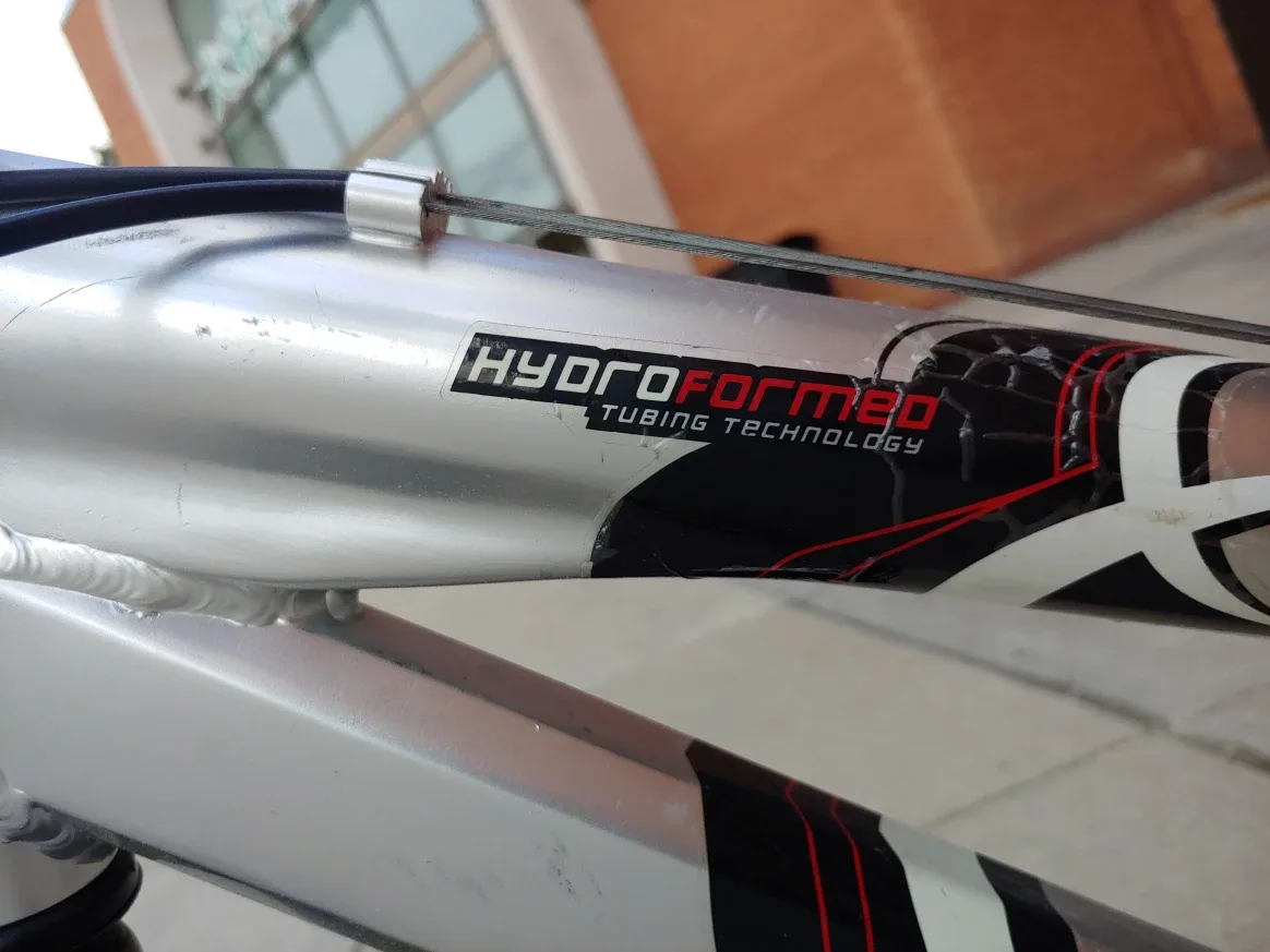 Mountain Bike, Bicycle, Shimano 21 Speed, 26in Wheels image indicator(9)