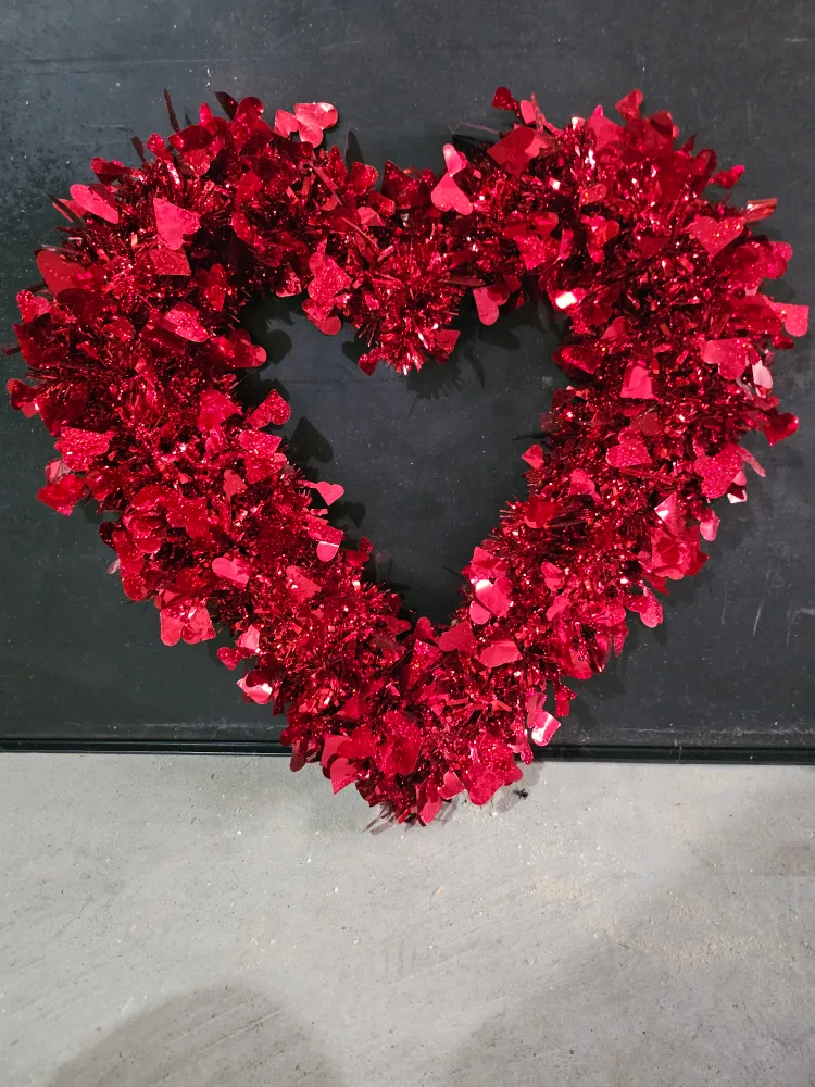 Red Heart Tinsel Wreath thumbnail