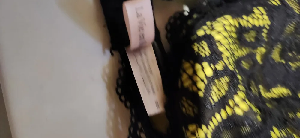 La Vie en Rose Black Lace Bra🇨🇦. 36D thumbnail