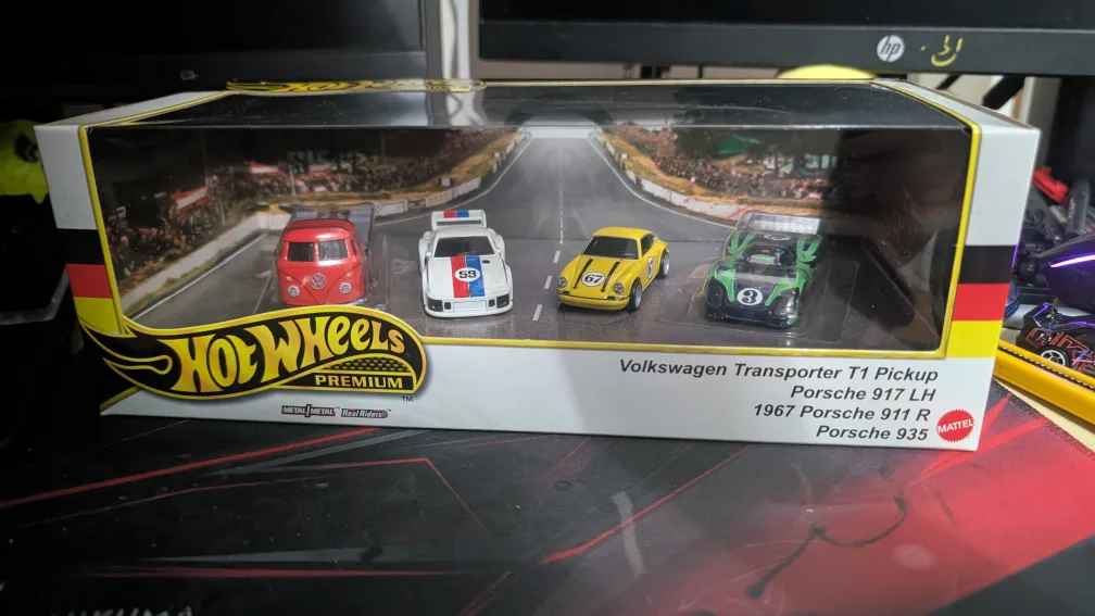 Hot Wheels Premium Porsche Diorama Set thumbnail