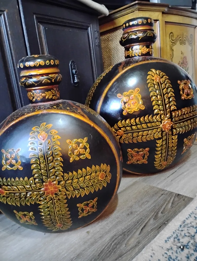 vintage Decorative Vases - Set of 2 image indicator(3)