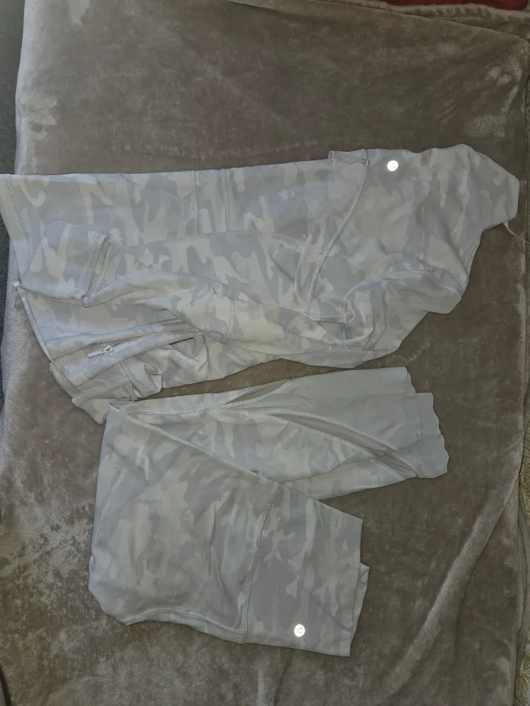 ✨ Lululemon Tracksuit – Light Blue Camo (Size 8) | Like New ✨ thumbnail