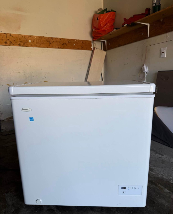 Danby 5.1 cu ft Chest Freezer – Excellent Condition