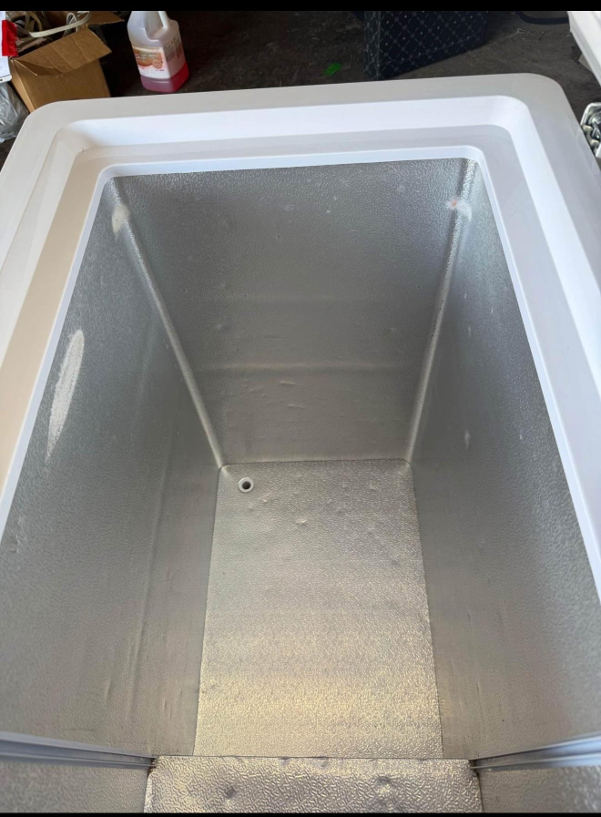 Danby 5.1 cu ft Chest Freezer – Excellent Condition - photo 4