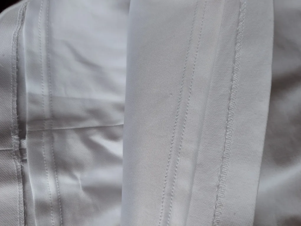 🇨🇦 White Dress with cross cross straps and zipper in back image indicator(3)