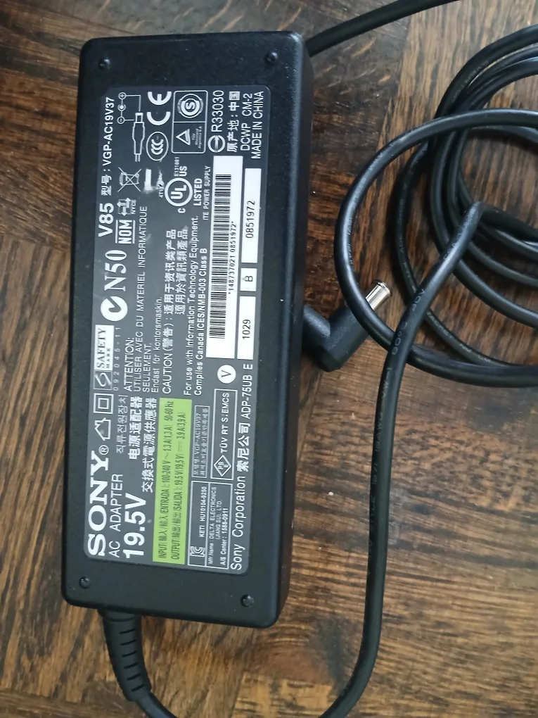 Sony AC Adapter VGP-AC19V37 image indicator(2)