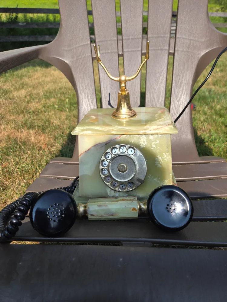 Vintage Onyx Rotary Phone image indicator(2)