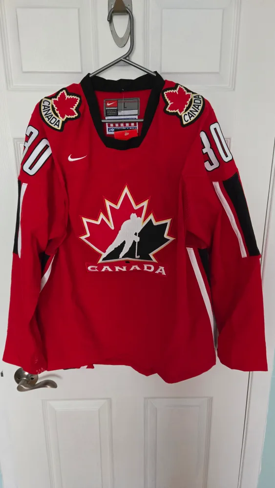 Martin Brodeur Autographed Team Canada Hockey Jersey image indicator(3)