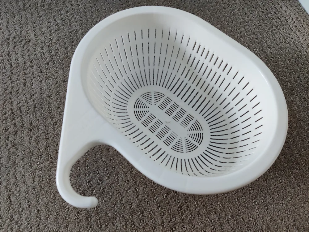 Colander / Strainer - White Oval with Hanging Hook image indicator(2)
