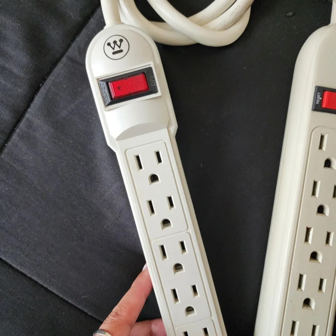 2 White Power Strips image indicator(3)