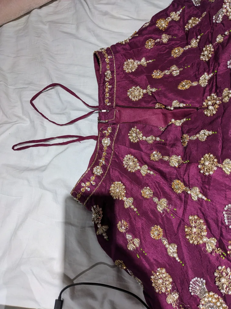 Embroidered Wedding dress image indicator(4)