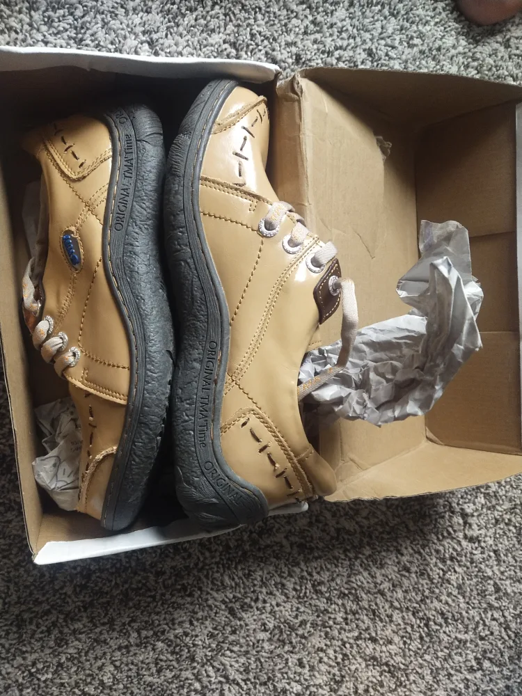 StumbleStuff Apricot Shoes with Box image indicator(6)