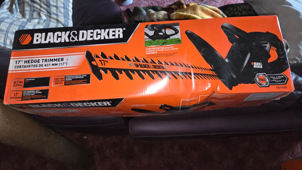 Black & Decker 17" Hedge Trimmer - Like New! thumbnail