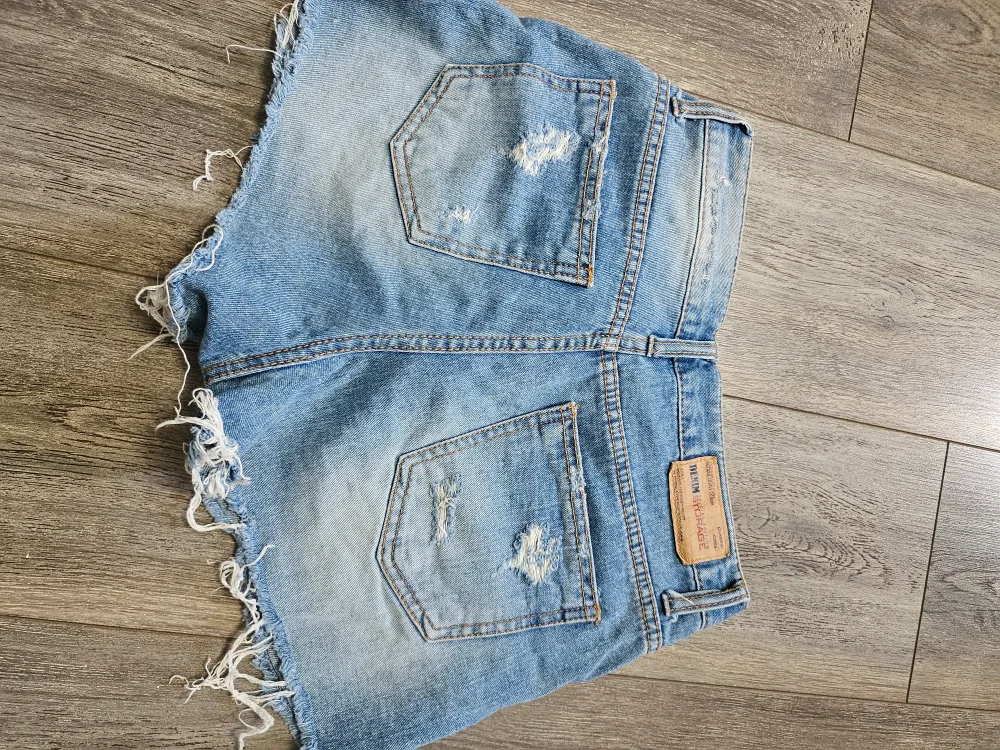 Denim Cut-Off Shorts, Size 26 us2 image indicator(2)