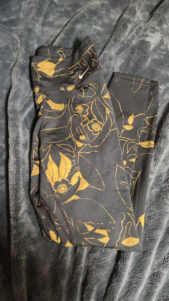 nike leggins medium thumbnail
