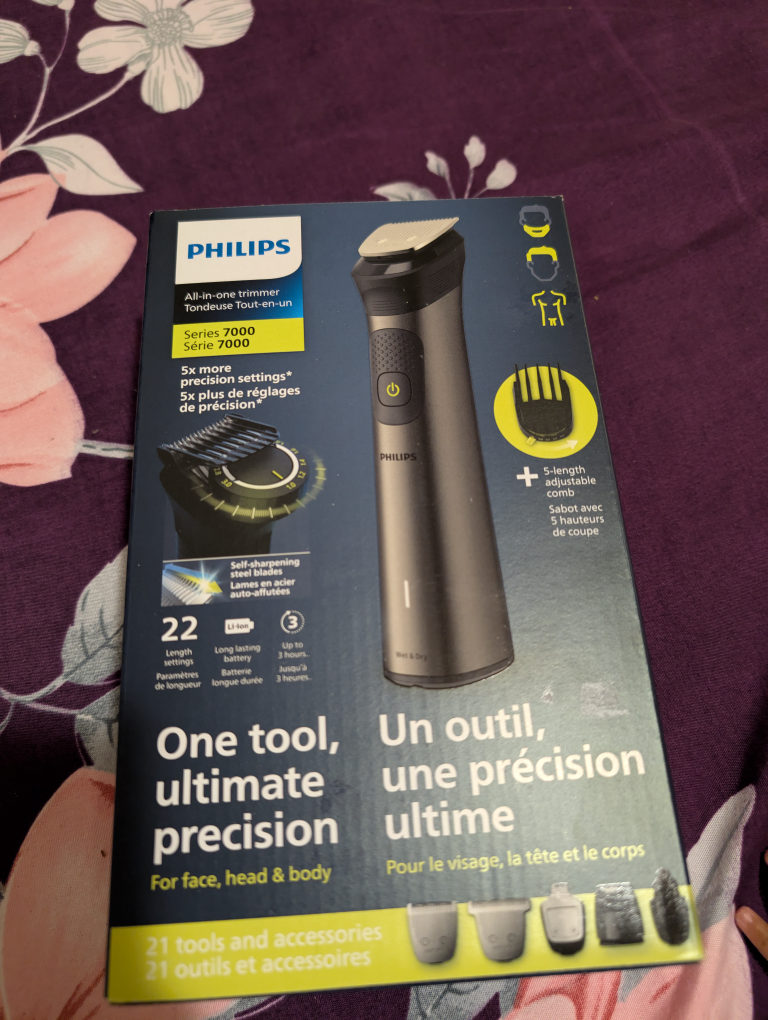 Philips Series 7000 All-in-One Trimmer - Brand New - photo 3