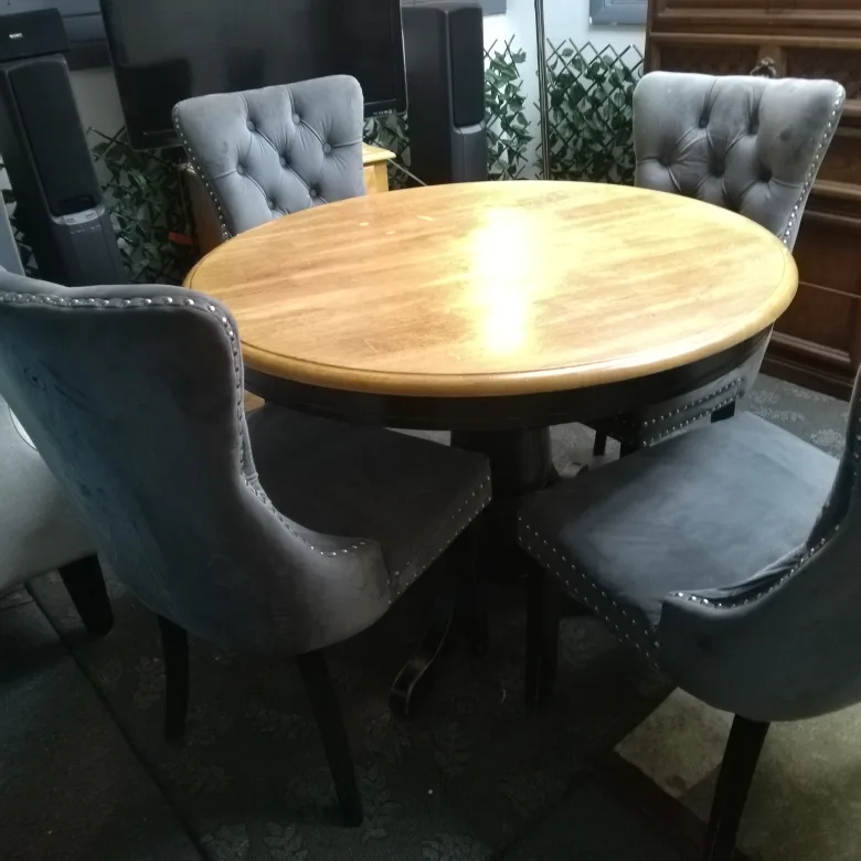 table and 4 chears thumbnail