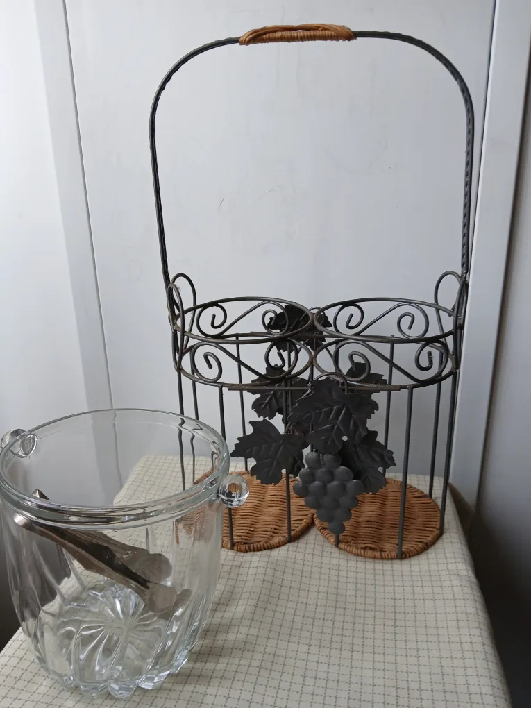 🇨🇦🍁Wine Rack & Ice Bucket with Tongs available. Both $12. thumbnail