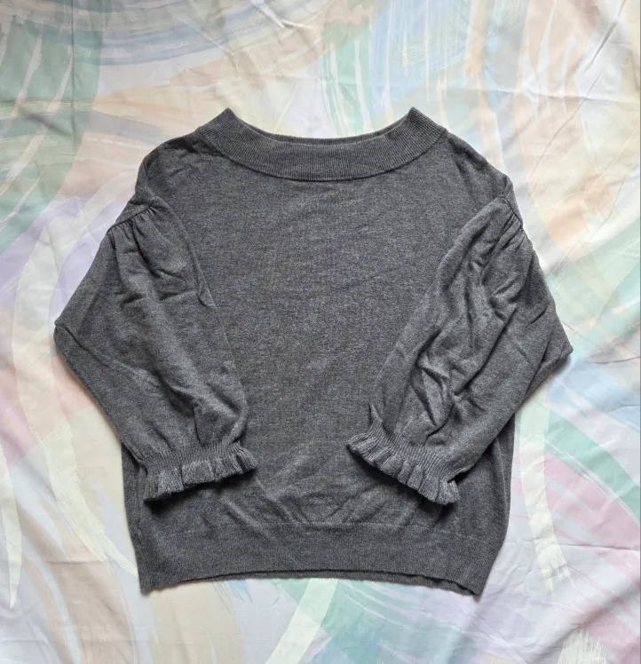 Uniqlo Thin Grey Knit Top thumbnail