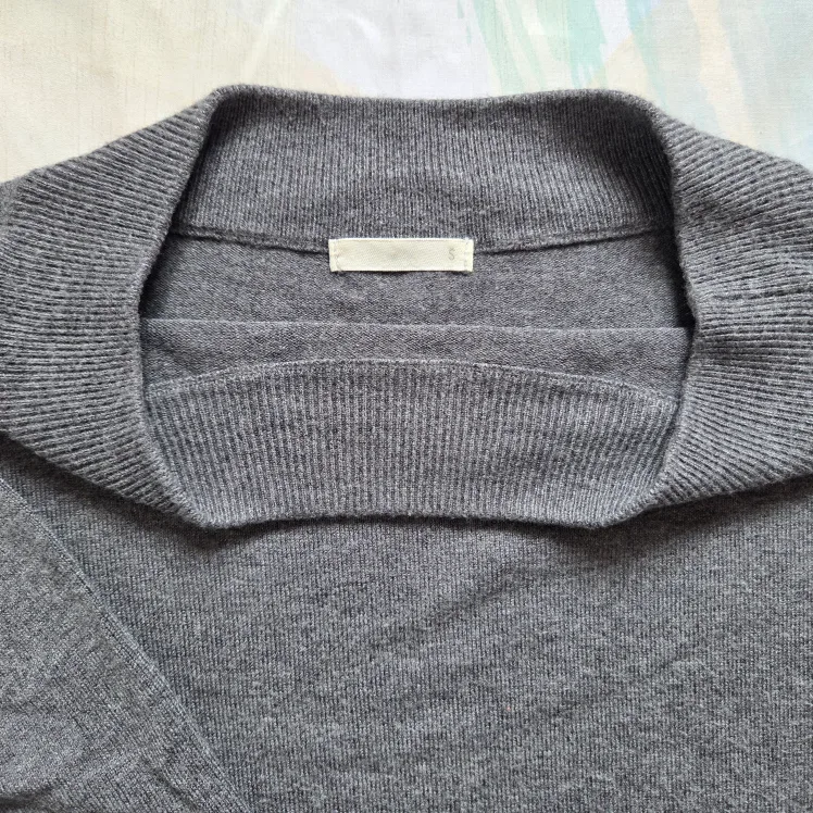 UNIQLO Thin Grey Knit Top image indicator(2)