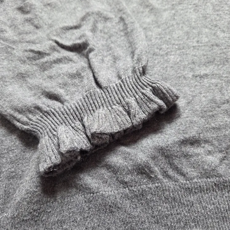 UNIQLO Thin Grey Knit Top image indicator(3)