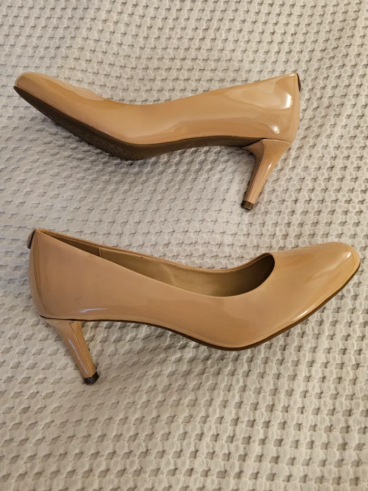 Michael Kors Patent Heels - 8M image indicator(3)