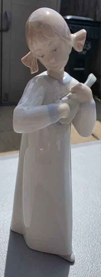Lladro Girl with MandolinFigurine made in Spain thumbnail