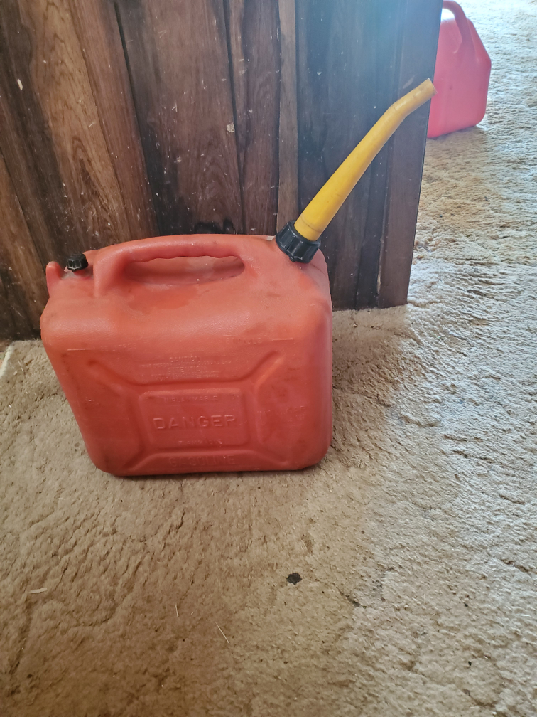 Red 5 gallons Gas Can - photo 3