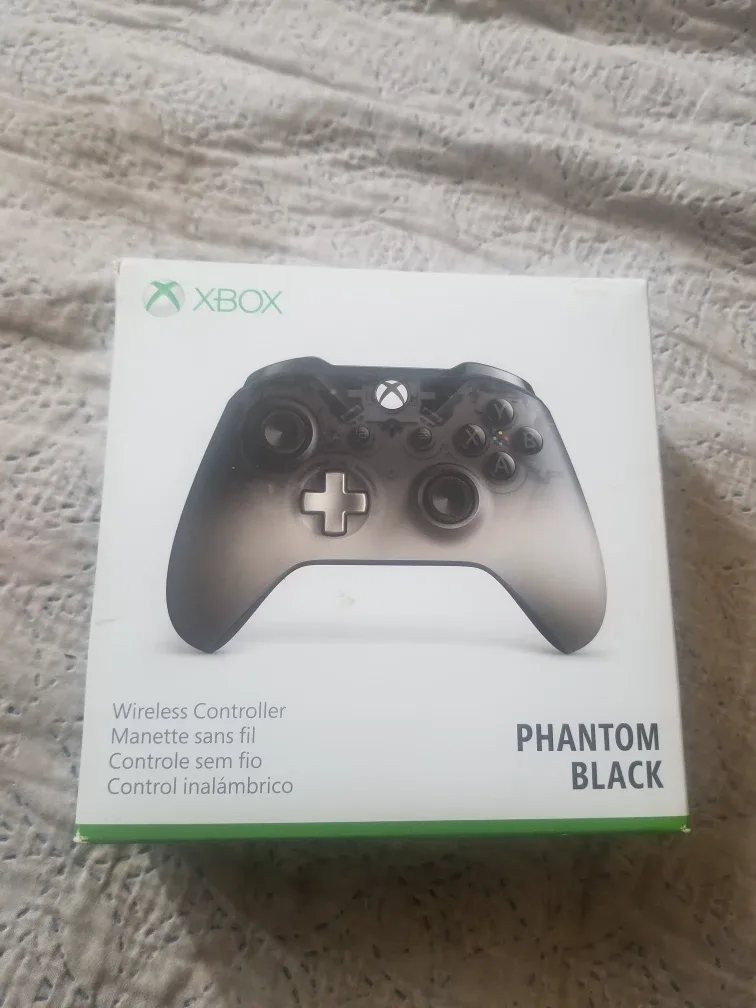 Phantom Black Xbox One controller thumbnail