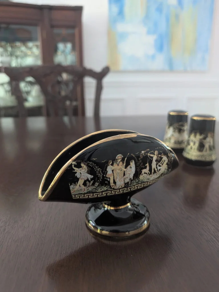 24k Gold Napkin Holder & Salt/Pepper Shakers image indicator(6)