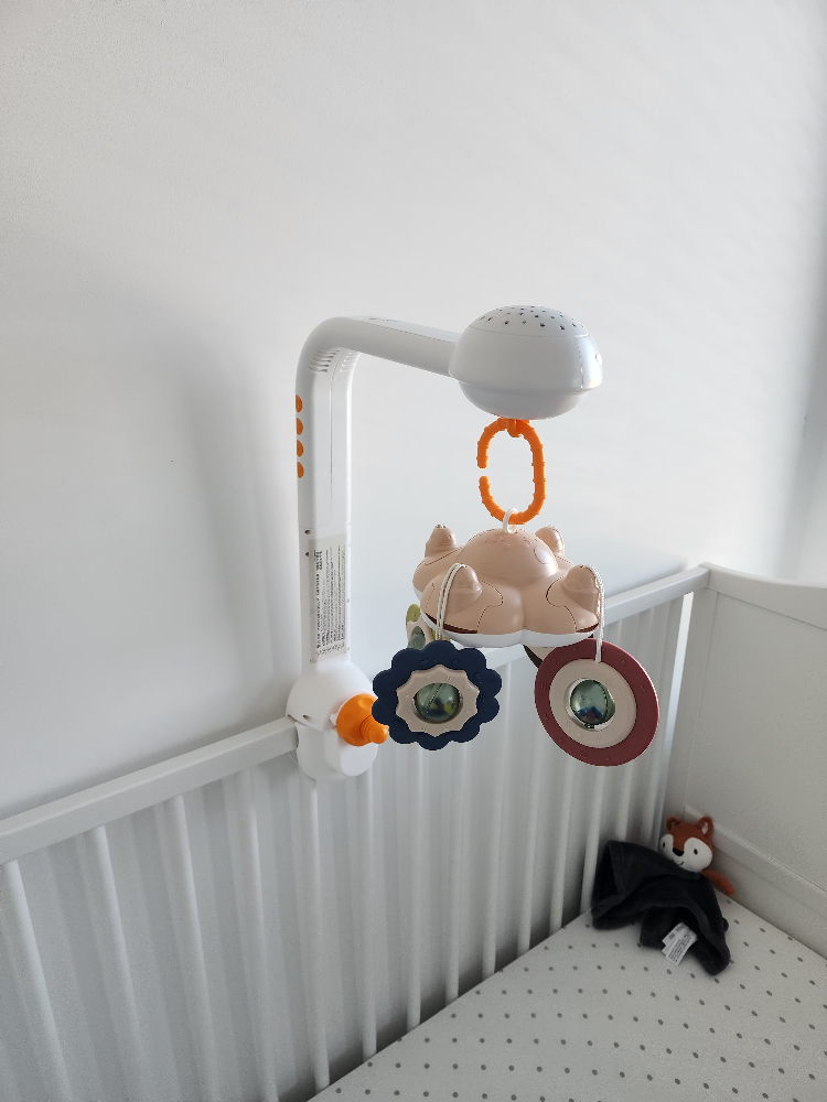 White Baby Crib with Mobile and mattress - photo 4