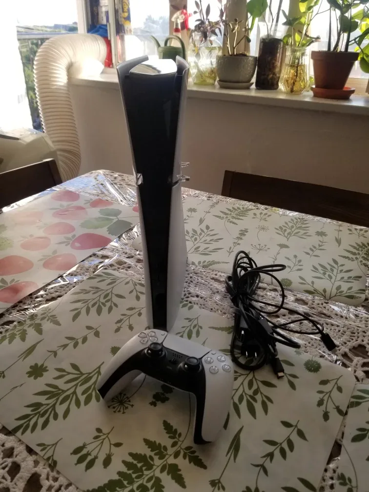 PS5 Slim Digital Edition Console Bundle image indicator(4)