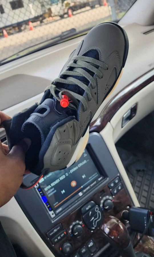 Air Jordan IV Travis Scott High