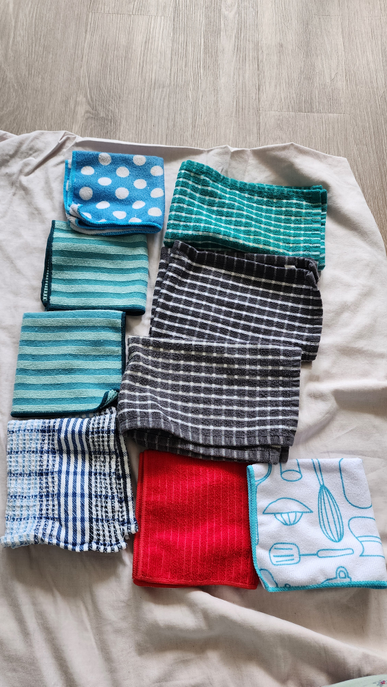 URGENT *Moving Sale* Assorted Kitchen Cloths - Set of 9