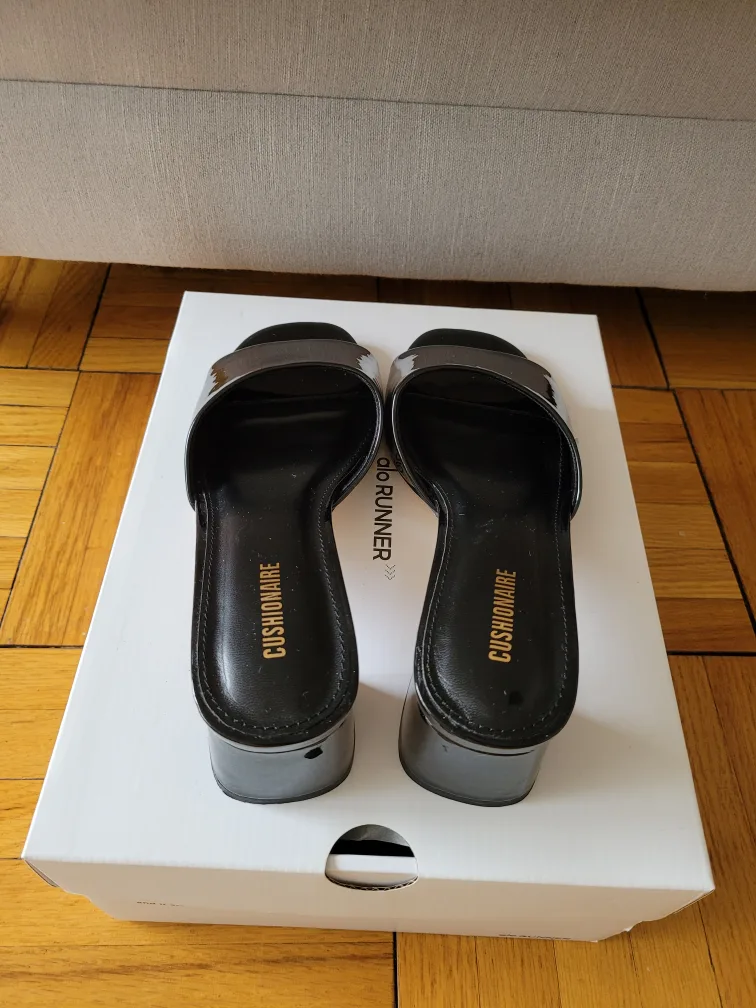 CUSHIONAIRE Black Patent Leather Low Block Heel Mules Size 8 image indicator(4)