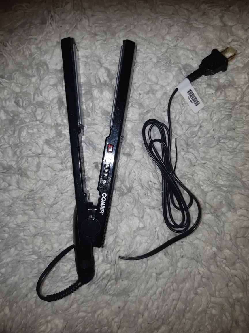 Conair Flat Iron Hair Straightener  brand new ���🇨🇦 thumbnail