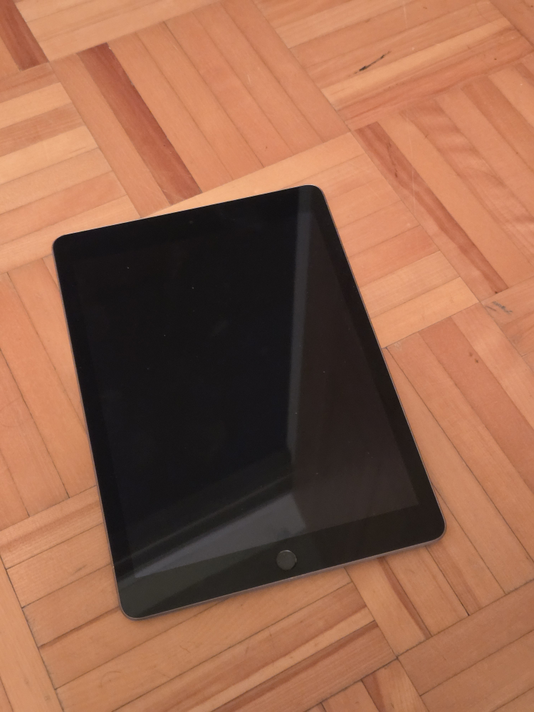 Apple iPad 6th Generation - photo 2