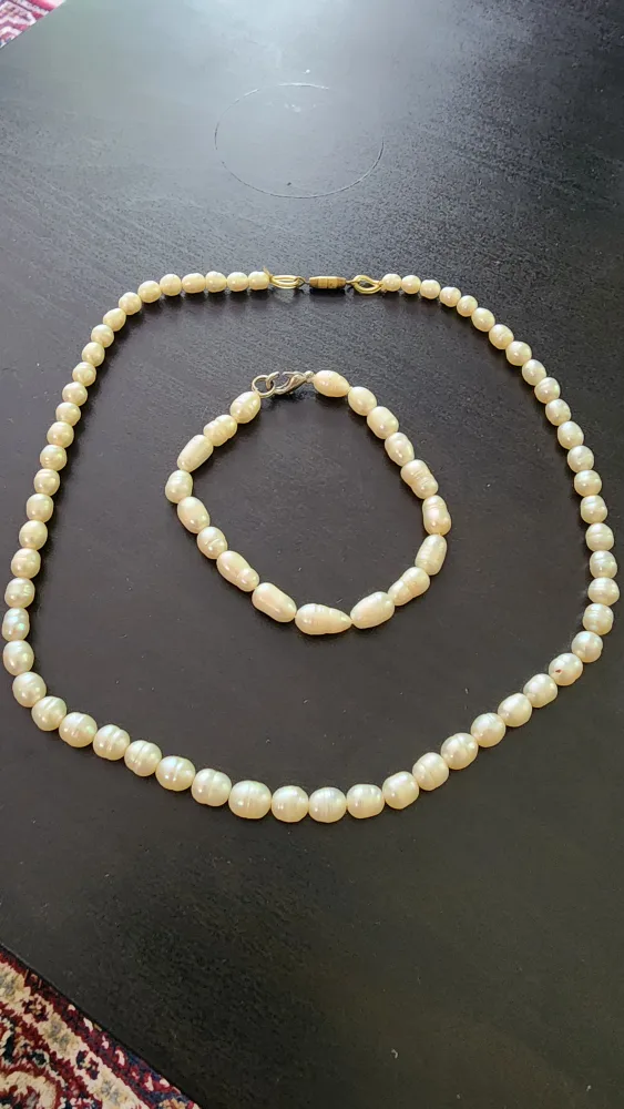 Pearl Necklace and Bracelet Set thumbnail