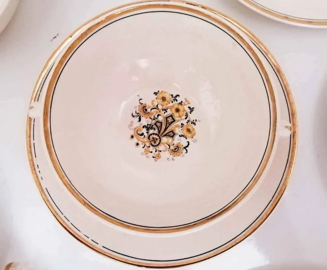 Rare Cream Soup Bowls - Her Majesty Deluxe Imperial Ware image indicator(6)